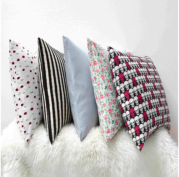 Full Sheets, Soft & Lightweight Bedding, Fade & Wrinkle Resistant (Love Lips, Full)