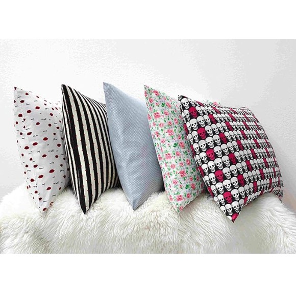 Full Sheets, Soft & Lightweight Bedding, Fade & Wrinkle Resistant (Love Lips, Full)