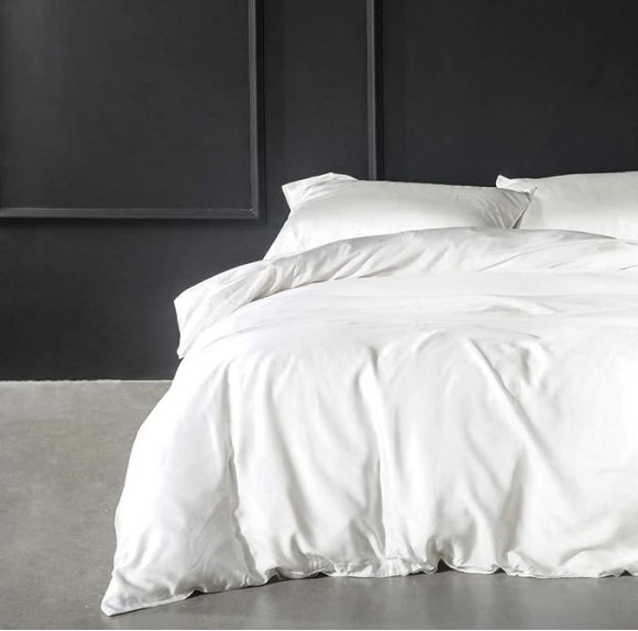 Solid Color Duvet Cover 120x98-inch Luxury Bedding Set 400 Thread Count Egyptian Cotton Long Staple Sateen Weave Breathable Silky Soft Pima Premium Quality Bed Linen (Super King, White)