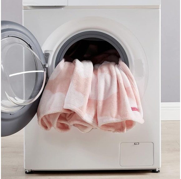 Twin Blanket, Lightweight & Warm Plush Bedding, All Season Home Decor (Dotted Heart Pink, Twin)