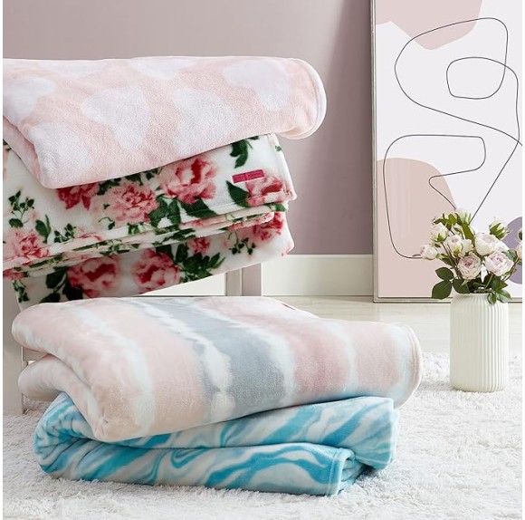 Twin Blanket, Lightweight & Warm Plush Bedding, All Season Home Decor (Dotted Heart Pink, Twin)