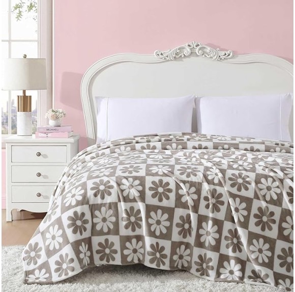 Full/Queen Blanket, Lightweight & Warm Plush Bedding, All Season Home Decor (Daisy Check Brown, Full/Queen)