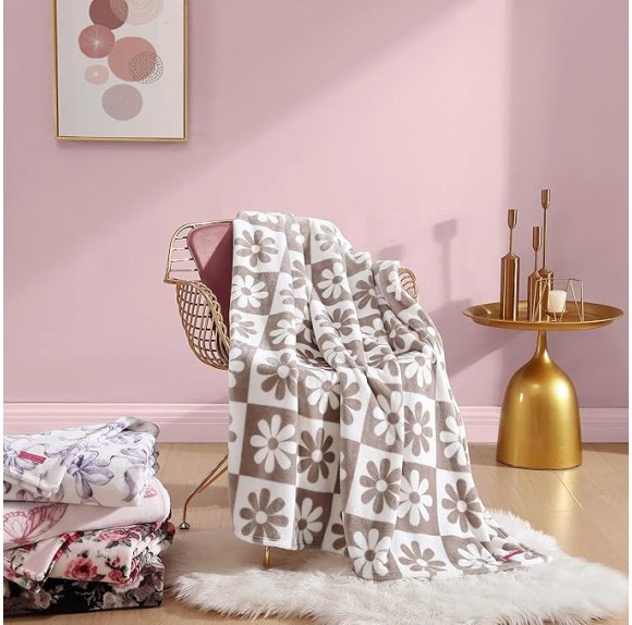 Full/Queen Blanket, Lightweight & Warm Plush Bedding, All Season Home Decor (Daisy Check Brown, Full/Queen)